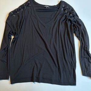Express blouse black.